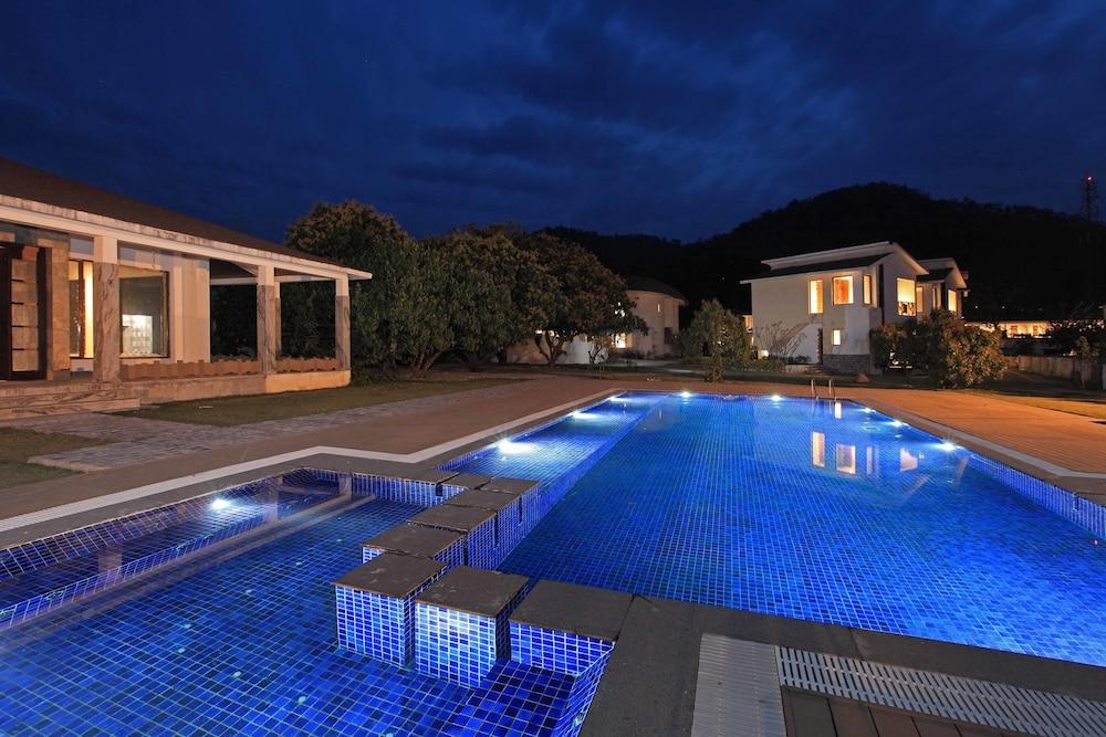 Lemon Tree Premier, Corbett Hotel Рамнагар Екстериор снимка
