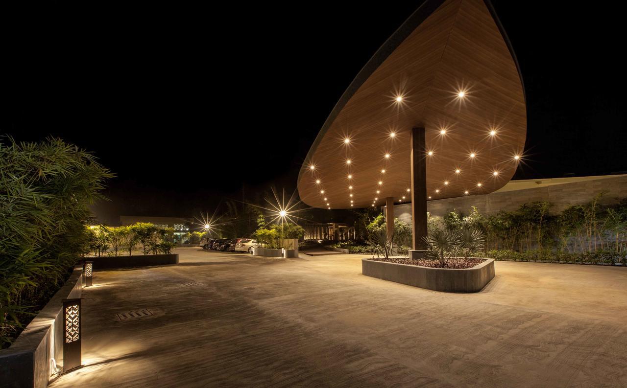 Lemon Tree Premier, Corbett Hotel Рамнагар Екстериор снимка